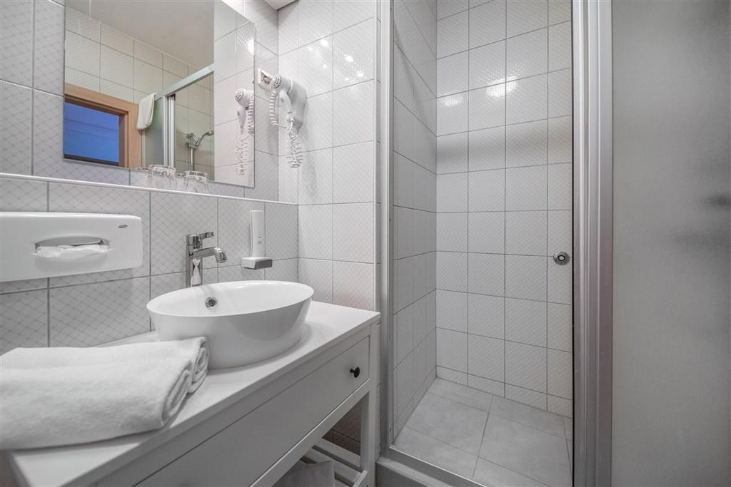 hotel-corvin-budapest-romantic-sisi-room-koupelna.JPG
