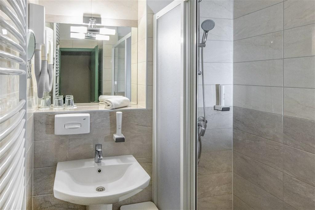 hotel-corvin-budapest-corvin-wing-triple-koupelna.JPG