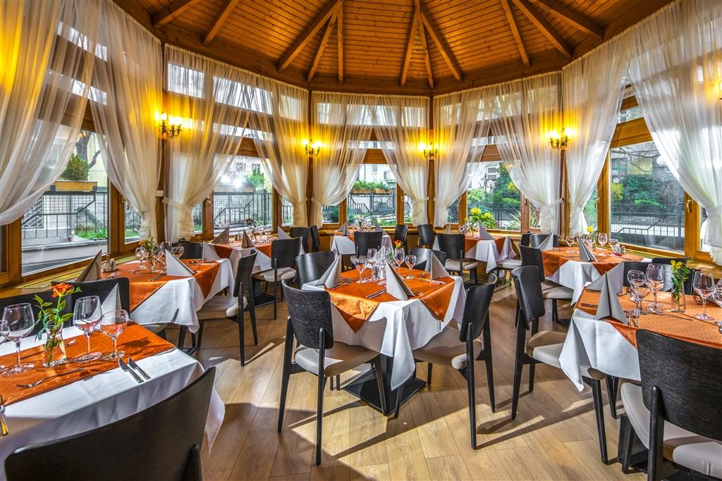 hotel-corvin-budapest-snidanova-restaurace.jpg