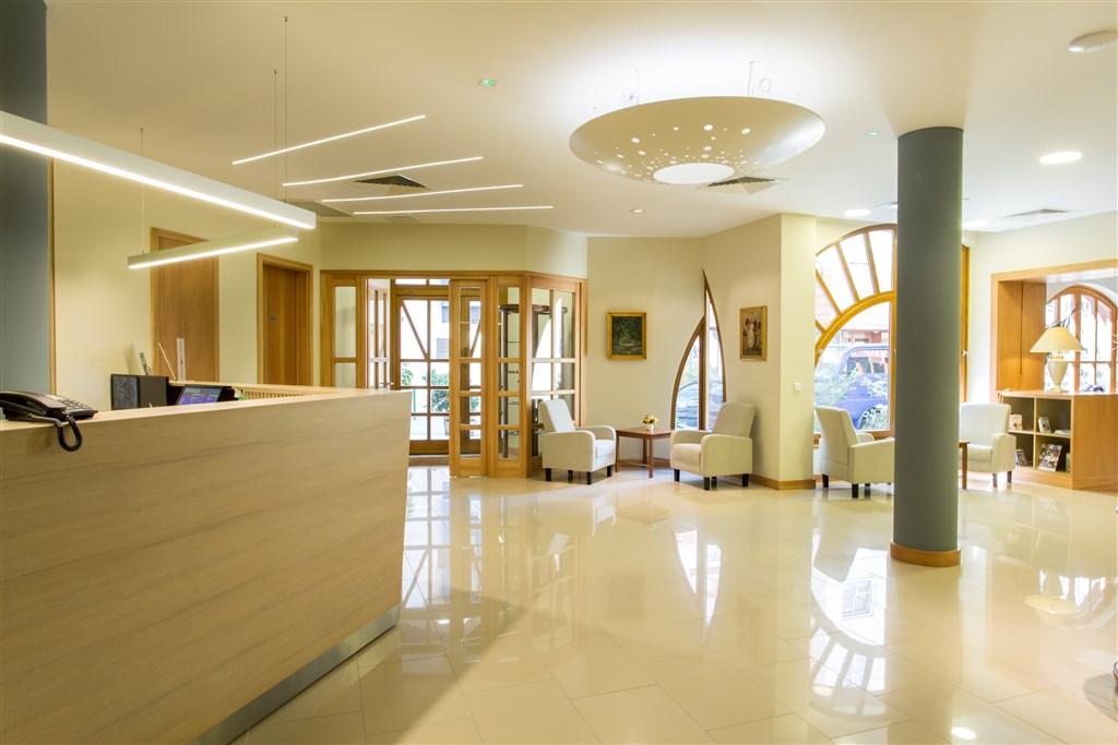 hotel-corvin-budapest-lobby2.JPG