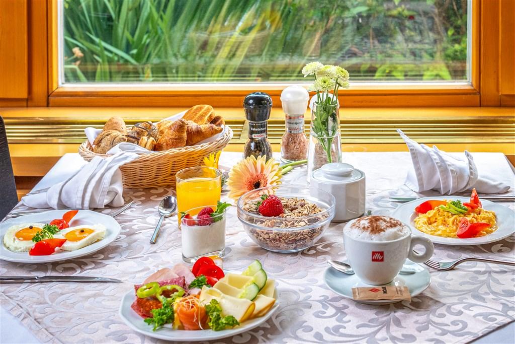 hotel-corvin-budapest-snidane.JPG