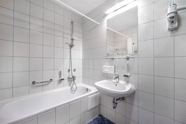 hotel-corvin-budapest-sisi-wing-koupelna1.JPG