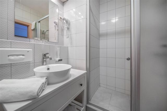hotel-corvin-budapest-romantic-sisi-room-koupelna.JPG
