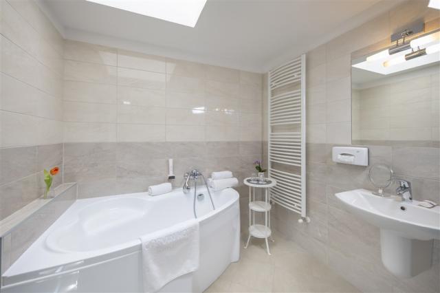 hotel-corvin-budapest-corvin-wing-suite-koupelna.jpg