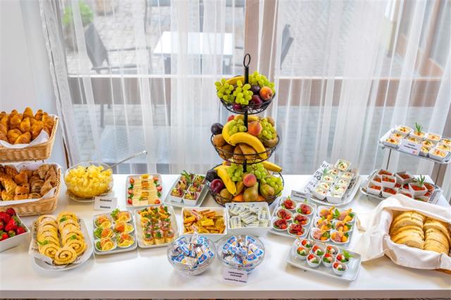 hotel-corvin-budapest-snidanovy-bufet.JPG