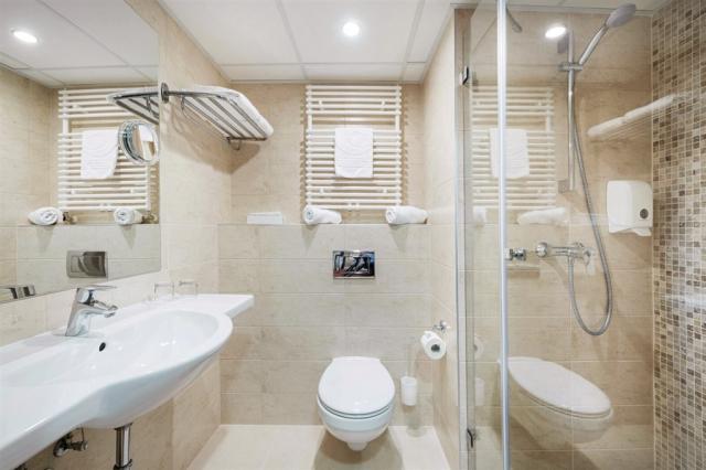 hotel-europa-fit-madarsko-heviz-pokoj-koupelna.jpg