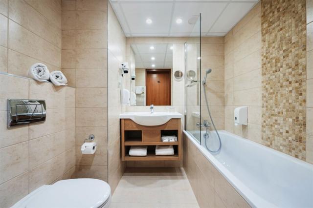 hotel-europa-fit-madarsko-heviz-seniorsky-apartman-koupelna.jpg