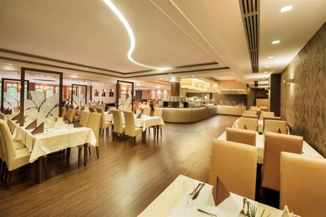 hotel-europa-fit-madarsko-heviz-restaurace (5).jpg