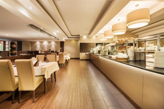 hotel-europa-fit-madarsko-heviz-restaurace (2).jpg
