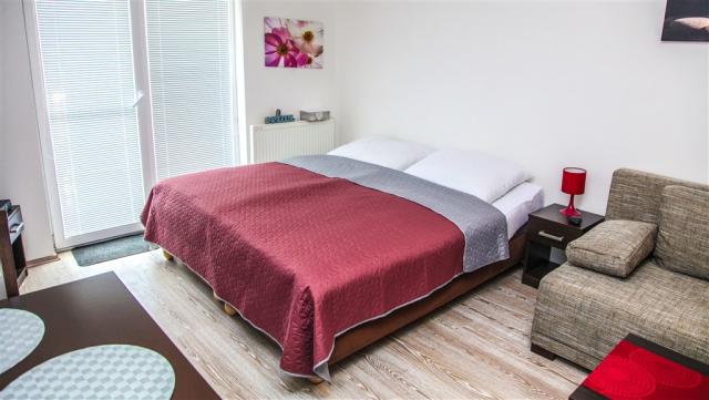 apartmany-relax-podhajska-slovensko-ubytovani-manzelska-postel.