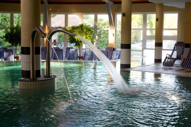hotel-lotus-therme-heviz-hv07-masazni-vodopad.jpg