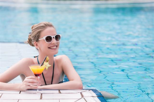 hotel-lotus-therme-heviz-pohoda-v-bazenu.jpg