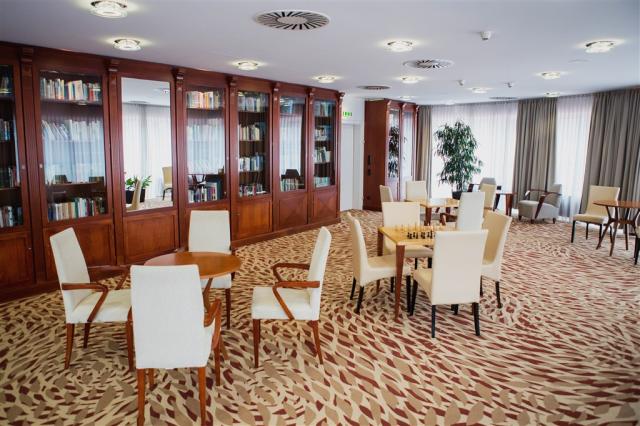 hotel-lotus-therme-heviz-knihovna.jpg