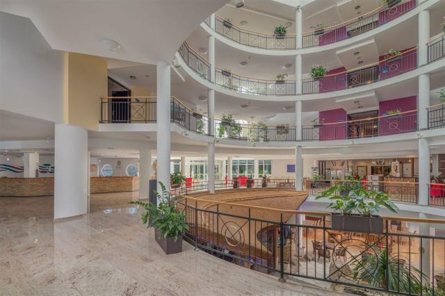 hotel-lotus-therme-heviz-centralni-foyer.JPG