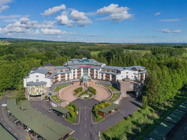 hotel-lotus-therme-heviz-pohled-shora.JPG
