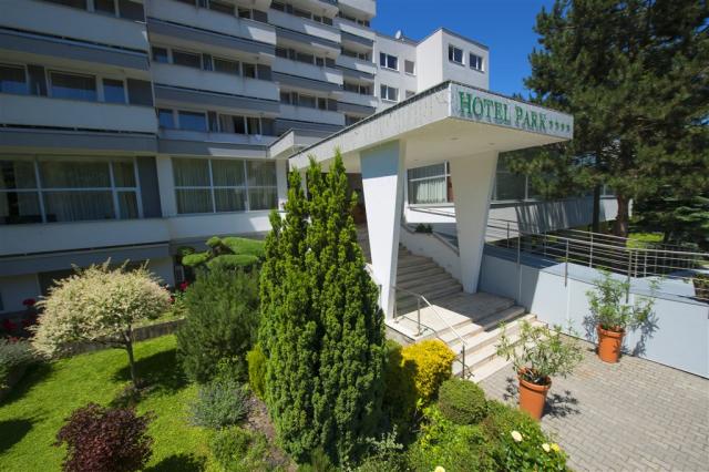 hotel-park-piestany-pohled-na-vchod.jpg