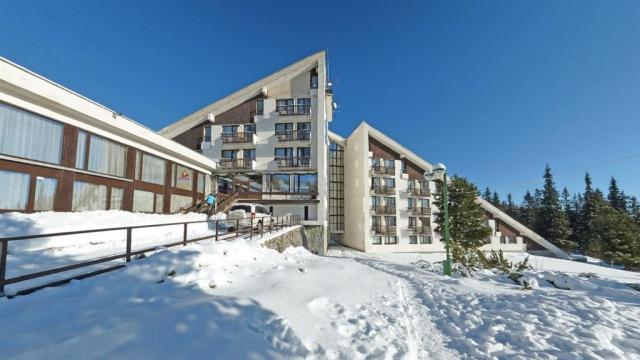 hotel-fis-slovensko-strbske-pleso-vysoke-tatry-pohled-na-hotel-
