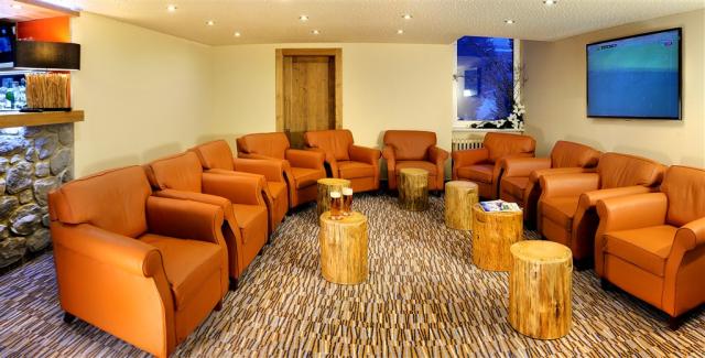 hotel-fis-slovensko-strbske-pleso-vysoke-tatry-posezeni.jpg