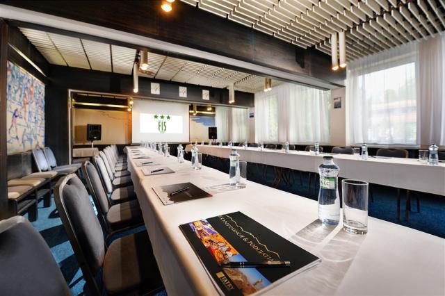 hotel-fis-slovensko-strbske-pleso-vysoke-tatry-konferencni-sal.