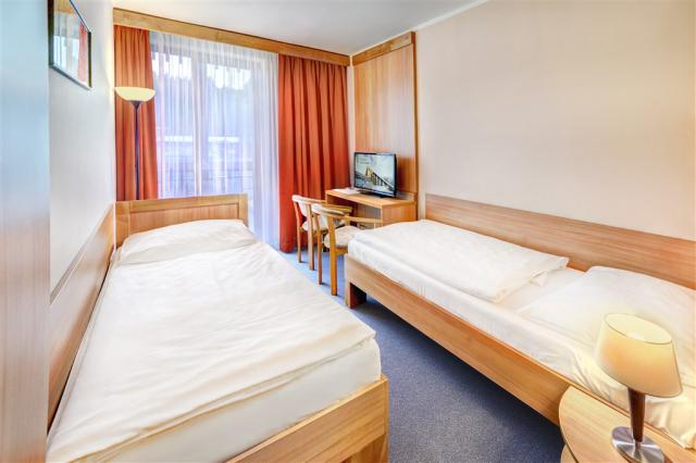 hotel-fis-slovensko-strbske-pleso-vysoke-tatry-pokoj-twin.jpg