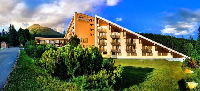 hotel-fis-slovensko-strbske-pleso-vysoke-tatry-pohled-na-hotel-