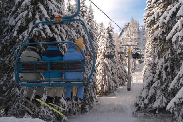 hotel-fis-strbske-pleso-sedackova-lanovka-na-solisko-u-hotelu-f