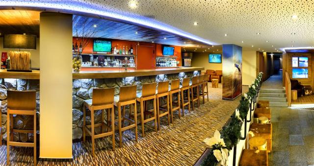 hotel-fis-slovensko-strbske-pleso-vysoke-tatry-cafe-bar.jpg