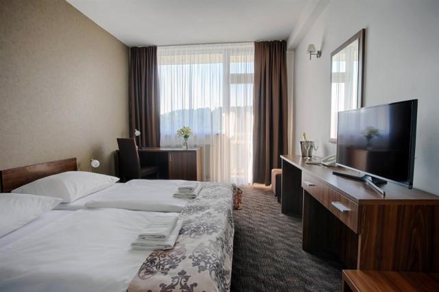 hotel-magnolia-slovensko-piestany-dvouluzkovy-pokoj-standard.jp