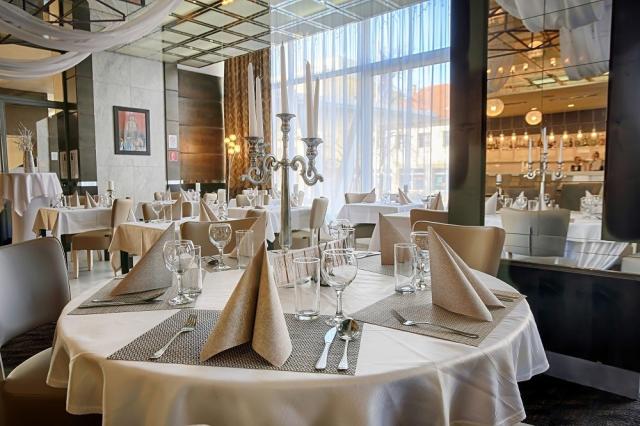 hotel-magnolia-slovensko-piestany-restaurace (4).jpg