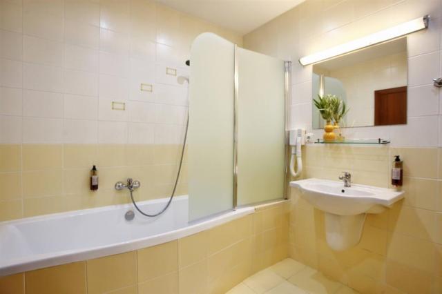 hotel-magnolia-slovensko-piestany-apartman-lux-koupelna.jpg