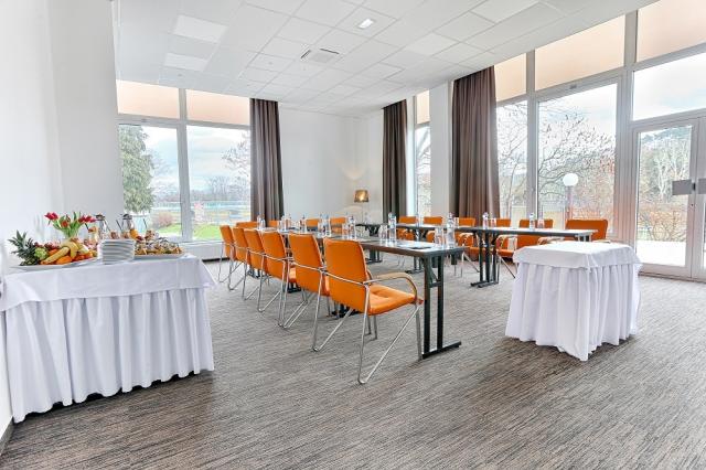 hotel-magnolia-slovensko-piestany-konferencni-mistnost (2).jpg