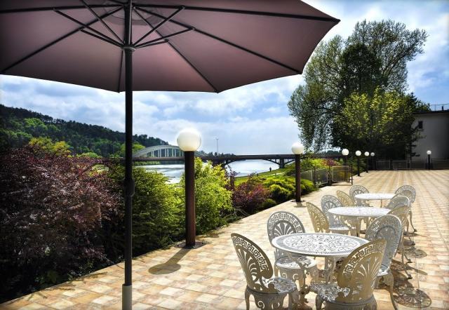 hotel-magnolia-slovensko-piestany-terasa.jpg