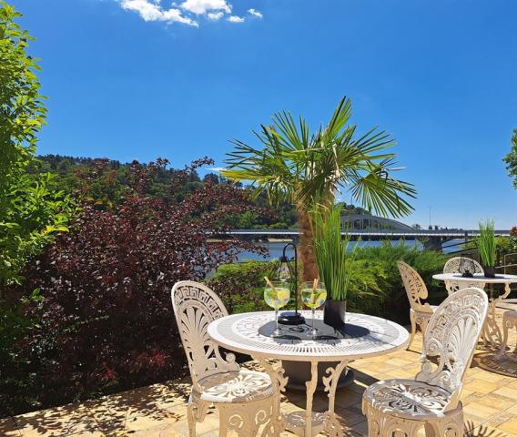 hotel-magnolia-slovensko-piestany-terasa (4).jpg