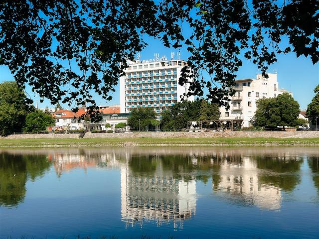 hotel-magnolia-slovensko-piestany-pohled od Váhu1.png