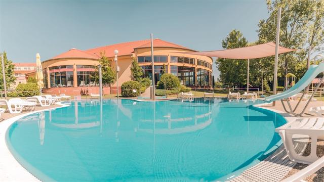wellness-hotel-patince-slovensko-patince-thermal-park (3).jpg