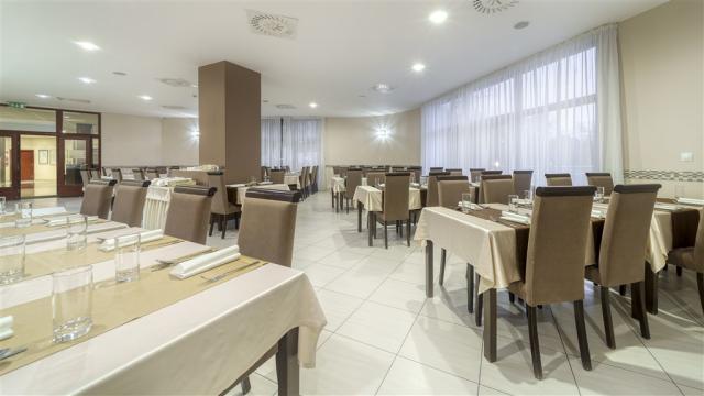 wellness-hotel-patince-slovensko-patince-restaurace3.jpg