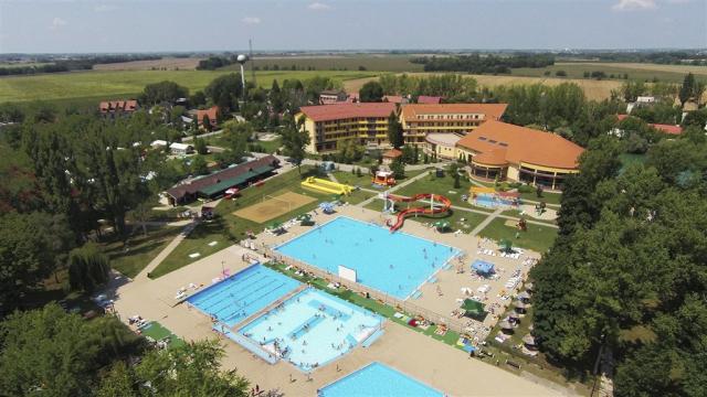wellness-hotel-patince-slovensko-patince-thermal-park (2).jpg