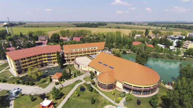 wellness-hotel-patince-slovensko-patince-pohled-na-hotel1.jpg