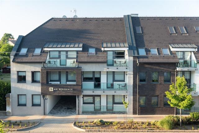 apartmnovy-komplex-R31-rezidence-madarsko-sarvar-pohled-na-rezi