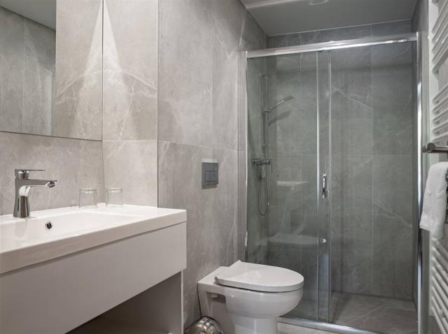 apartmnovy-komplex-R31-rezidence-madarsko-sarvar-koupelna.jpg