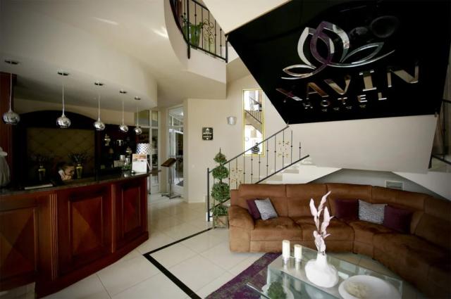 hotel-xavin-madarsko-harkany-recepce-a-lobby.png