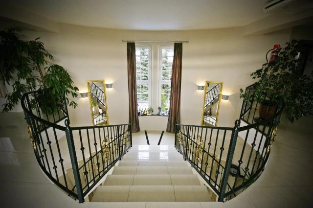 hotel-xavin-madarsko-harkany-vnitrni-prostory.png