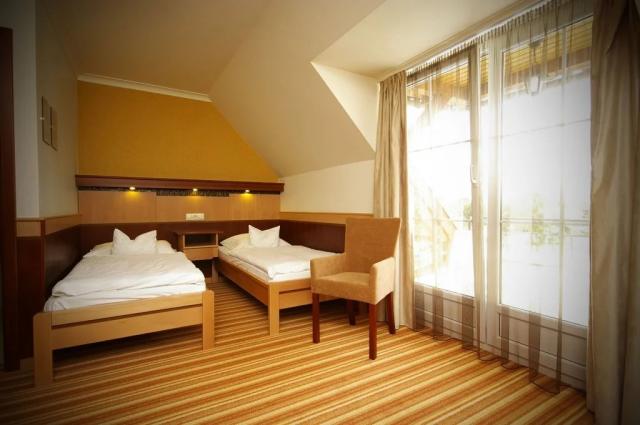 hotel-xavin-madarsko-harkany-dvouluzkovy-pokoj.png