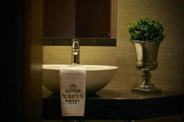 hotel-xavin-madarsko-harkany-dvouluzkovy-pokoj-koupelna (2).png