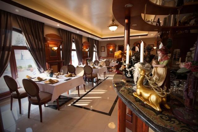 hotel-xavin-madarsko-harkany-restaurace-oliva (7).png