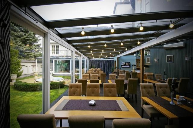 hotel-xavin-madarsko-harkany-restaurace-zimni-zahrada (3).png