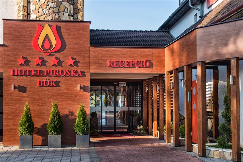 hotel-piroska-buk-bk04-vstup-do-hotelu.jpg