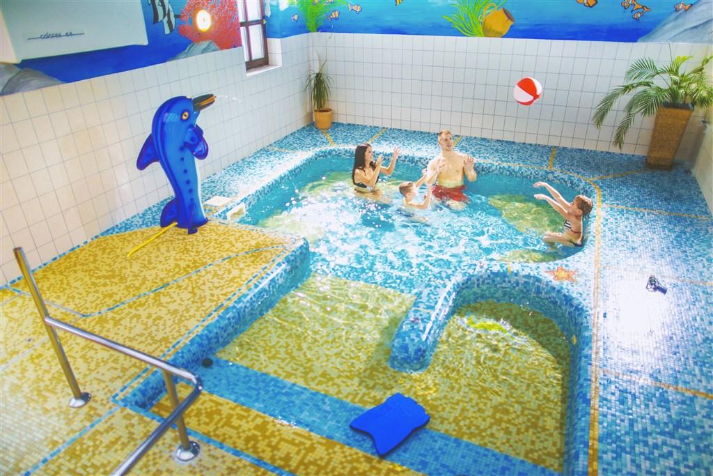 hotel-piroska-buk-bk04-detsky-bazen2.jpg
