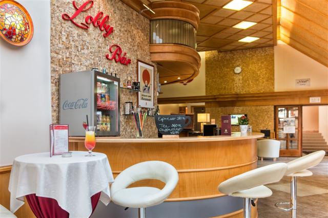hotel-piroska-buk-bk04-lobby-bar2.jpg