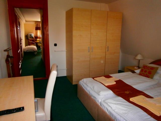 hotel-piroska-buk-bk04-rodinny-pokoj.jpg